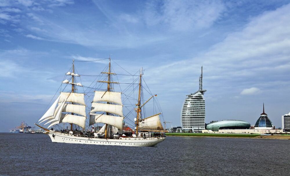 Einlaufparade der Großsegler und Segelschiffe zur SAiL BREMERHAVEN